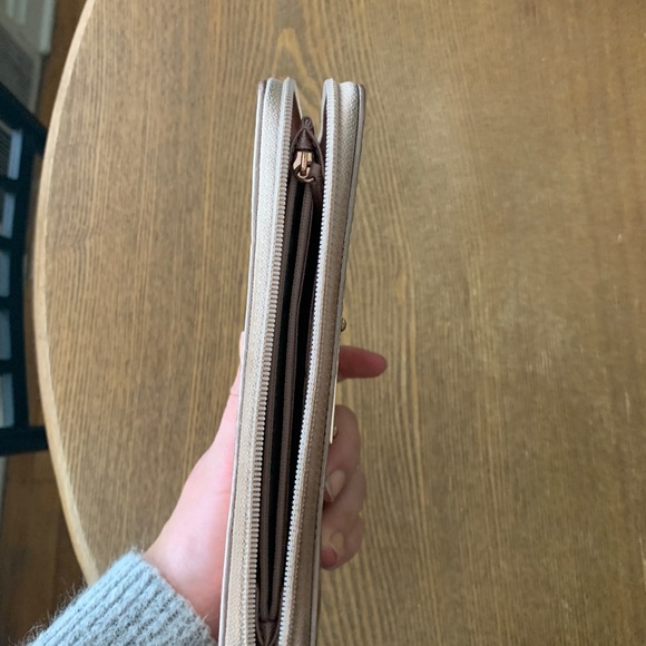 Rose Gold Michael Kors Wallet - Picture 4 of 7